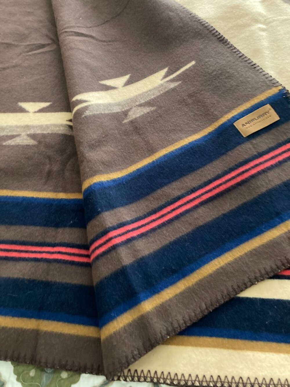 ANIFURRY  BLANKET  AMERICAN INDIAN THEME 76 X 56